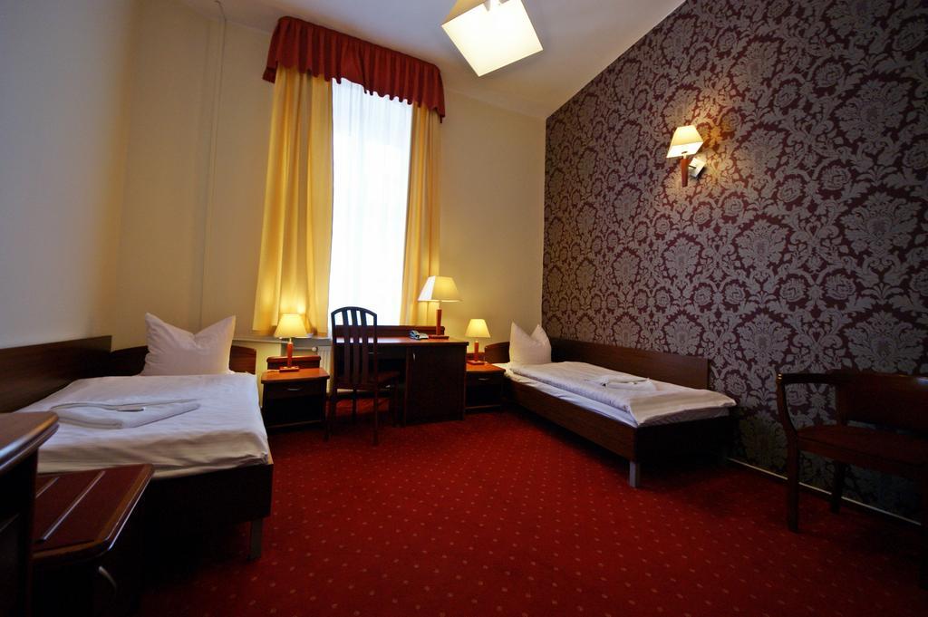 Hotel Staromiejski Slupsk Room photo